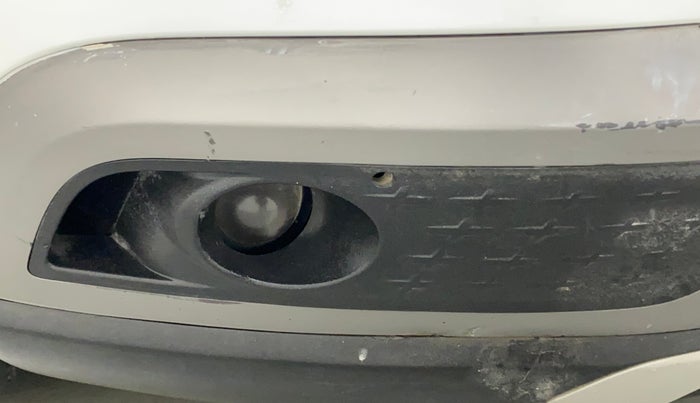 2022 Hyundai VENUE SX 1.5 (O) EXECUTIVE CRDI, Diesel, Manual, 64,354 km, Right fog light - Not fixed properly
