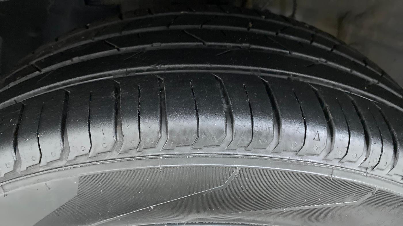 2021 Hyundai VENUE 1.0L Turbo GDI SX(O) MT, Petrol, Manual, 16,594 km, Left Front Tyre Tread