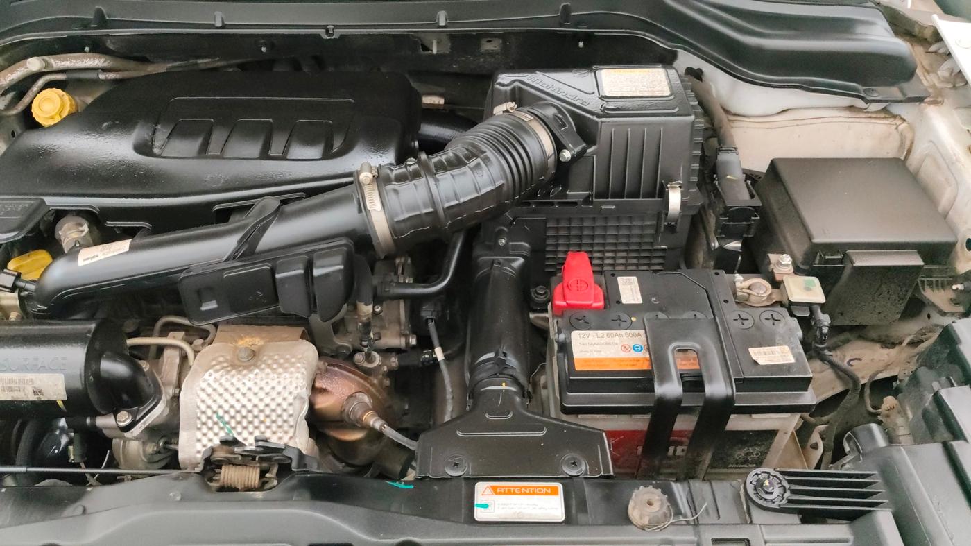 2024 Mahindra XUV300 W8 1.2 PETROL, Petrol, Manual, 29,360 km, Engine View - Left