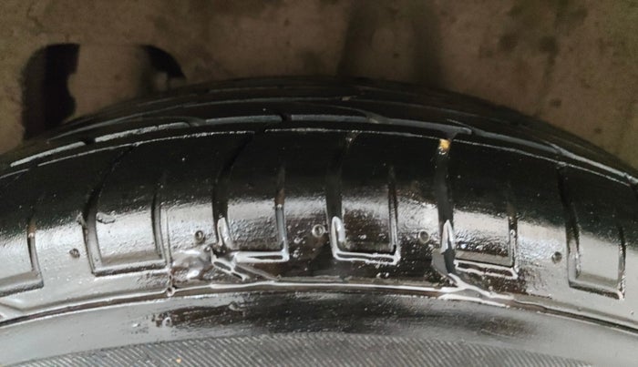 2024 Mahindra XUV300 W8 1.2 PETROL, Petrol, Manual, 29,360 km, Left Rear Tyre Tread