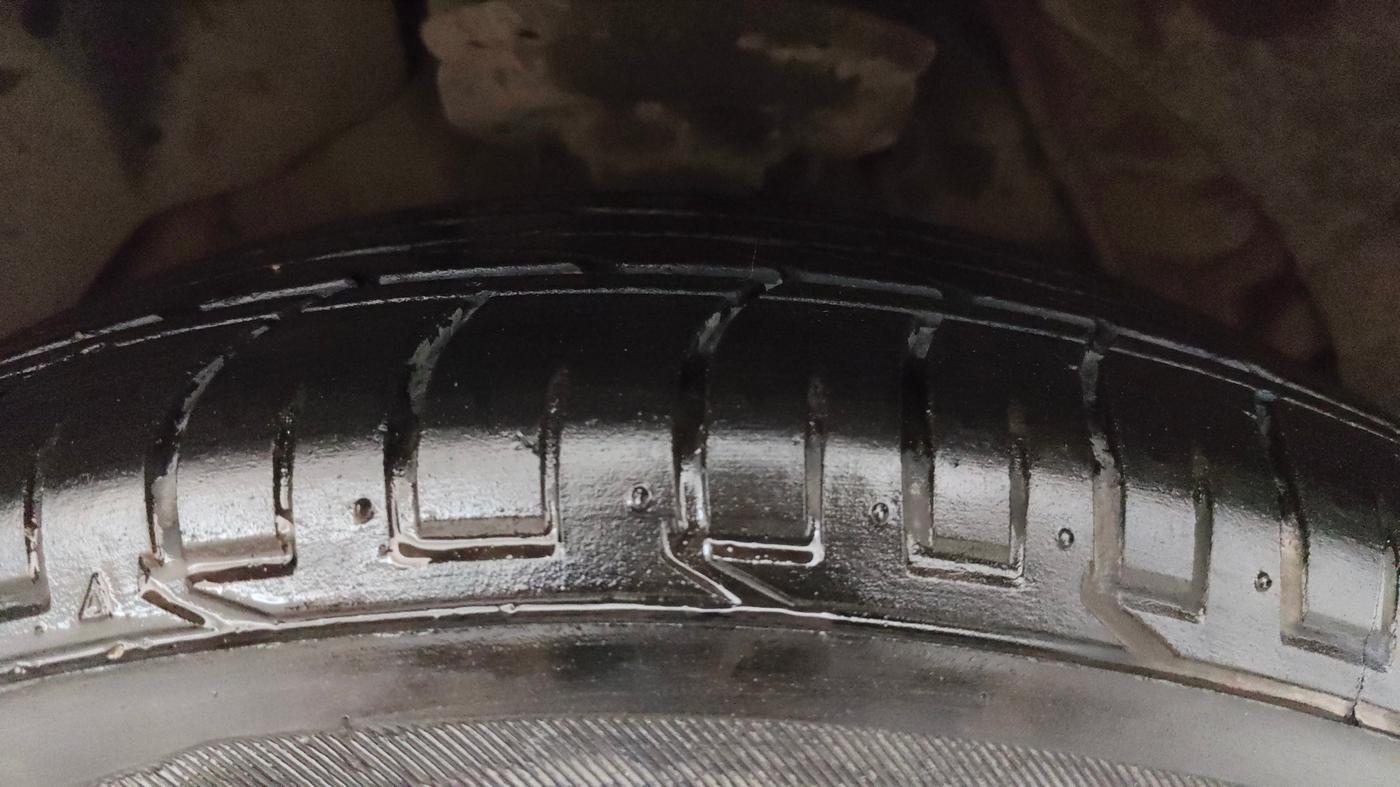 2024 Mahindra XUV300 W8 1.2 PETROL, Petrol, Manual, 29,360 km, Right Front Tyre Tread