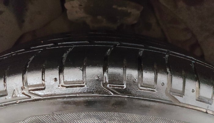 2024 Mahindra XUV300 W8 1.2 PETROL, Petrol, Manual, 29,360 km, Right Front Tyre Tread