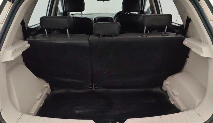 2024 Mahindra XUV300 W8 1.2 PETROL, Petrol, Manual, 29,360 km, Boot Inside