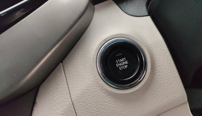 2024 Mahindra XUV300 W8 1.2 PETROL, Petrol, Manual, 29,360 km, Keyless Start/ Stop Button