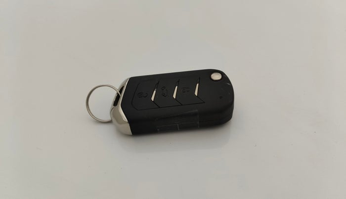 2024 Mahindra XUV300 W8 1.2 PETROL, Petrol, Manual, 29,360 km, Key Close Up