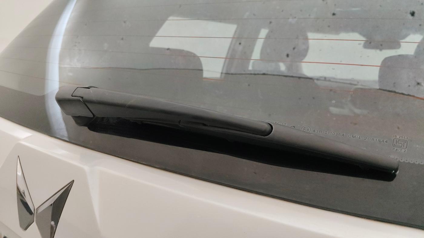 2024 Mahindra XUV300 W8 1.2 PETROL, Petrol, Manual, 29,360 km, Rear Wiper