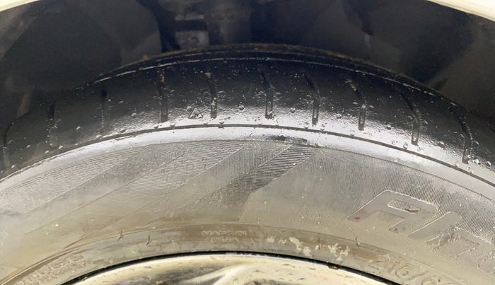 2018 Ford Ecosport TITANIUM 1.5L SPORTS(SUNROOF) DIESEL, Diesel, Manual, 1,04,012 km, Right Front Tyre Tread