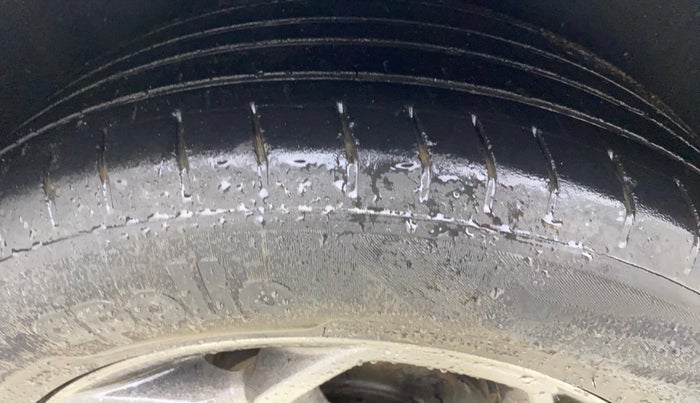 2018 Ford Ecosport TITANIUM 1.5L SPORTS(SUNROOF) DIESEL, Diesel, Manual, 1,04,012 km, Right Rear Tyre Tread