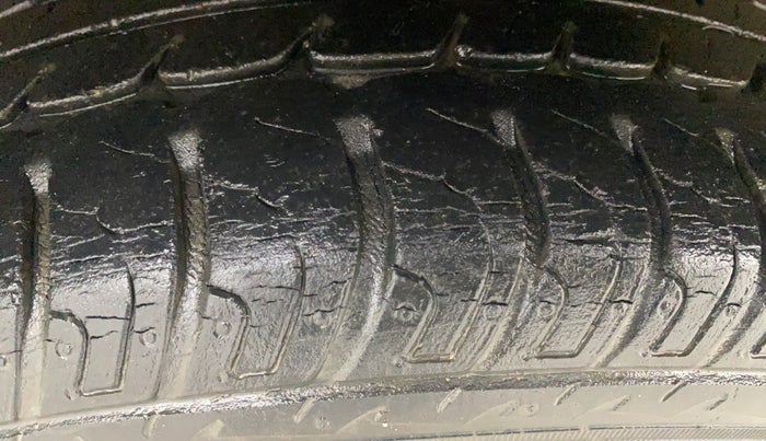 2018 Maruti Wagon R 1.0 VXI AMT, Petrol, Automatic, 23,306 km, Left Front Tyre Tread