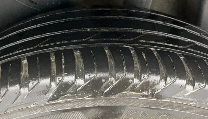 2021 Jeep Compass LIMITED (O) 2.0 DIESEL, Diesel, Manual, 81,139 km, Left Rear Tyre Tread