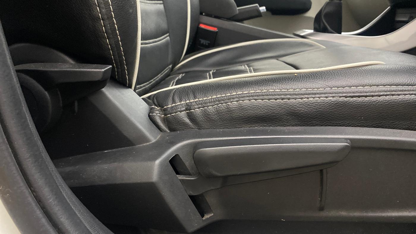 2023 Tata ALTROZ XZ PLUS SUNROOF CNG, CNG, Manual, 43,186 km, Driver Side Adjustment Panel