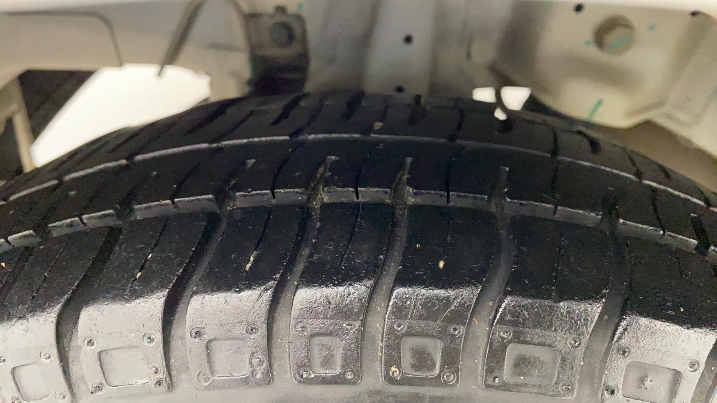 2016 Hyundai Eon ERA PLUS, Petrol, Manual, 21,813 km, Right Rear Tyre Tread