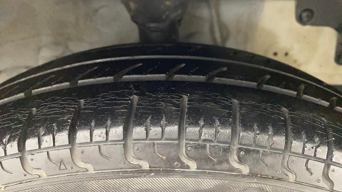 2016 Hyundai Eon ERA PLUS, Petrol, Manual, 21,813 km, Right Front Tyre Tread