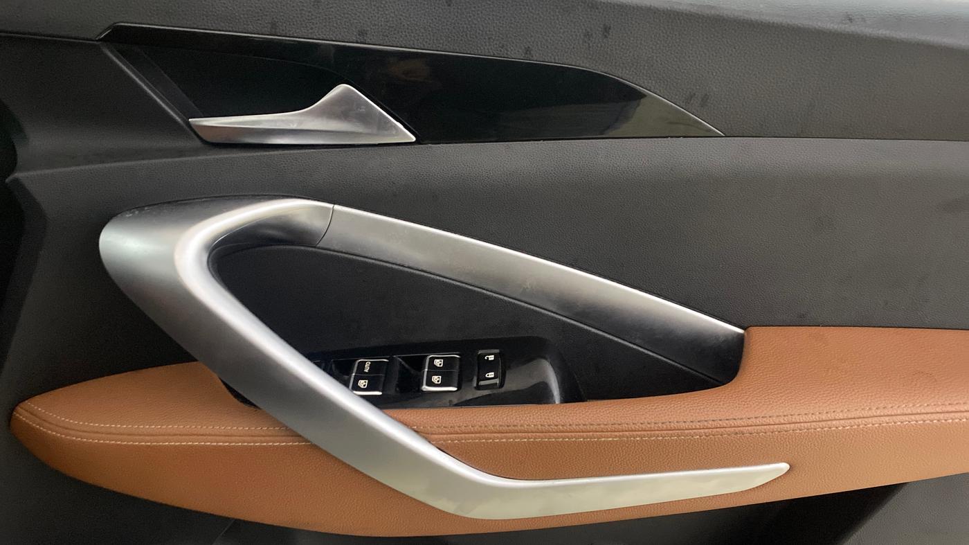 2020 MG HECTOR PLUS SHARP 1.5 PETROL TURBO DCT 6-STR, Petrol, Automatic, 74,411 km, Driver Side Door Panels Control