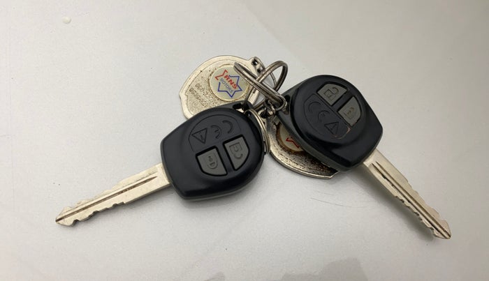 2020 Maruti Swift VXI, Petrol, Manual, 28,017 km, Key Close Up