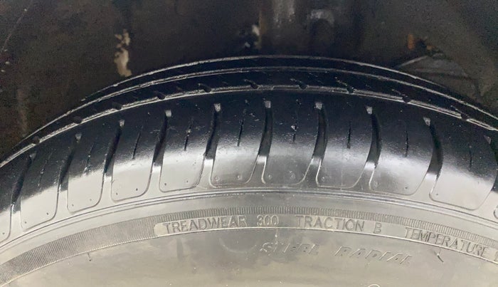 2020 Maruti Swift VXI, Petrol, Manual, 28,017 km, Right Front Tyre Tread