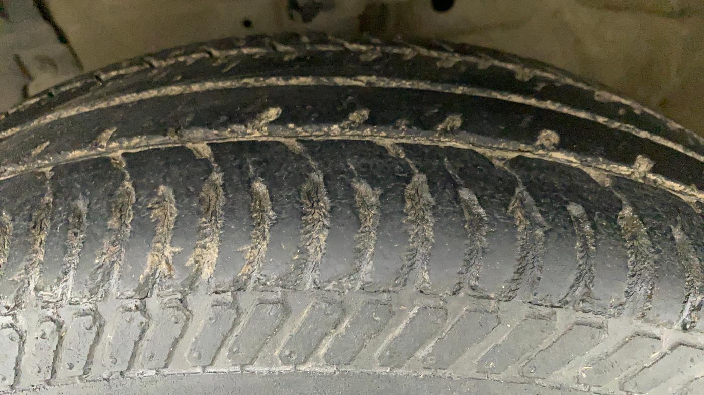 2014 Maruti Swift Dzire VXI, Petrol, Manual, 37,887 km, Left Front Tyre Tread
