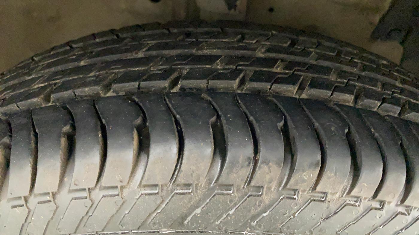 2014 Maruti Swift Dzire VXI, Petrol, Manual, 37,887 km, Right Front Tyre Tread