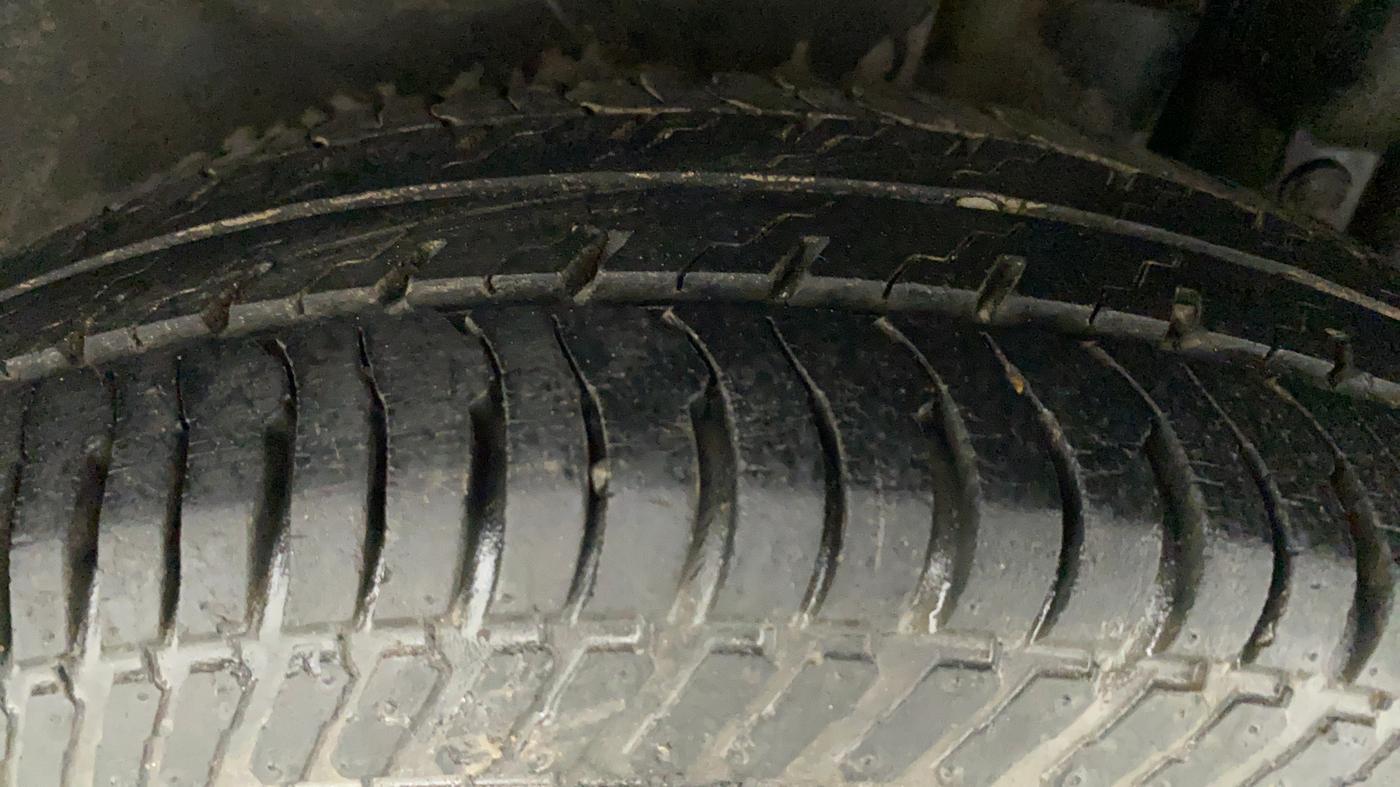 2014 Maruti Swift Dzire VXI, Petrol, Manual, 37,887 km, Left Rear Tyre Tread