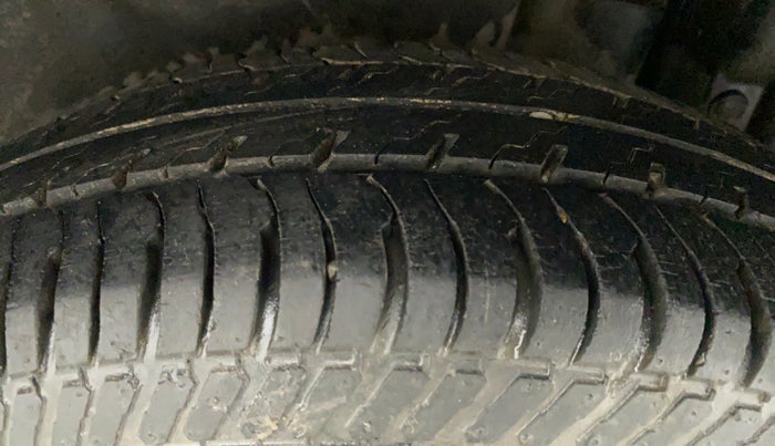 2014 Maruti Swift Dzire VXI, Petrol, Manual, 37,887 km, Left Rear Tyre Tread