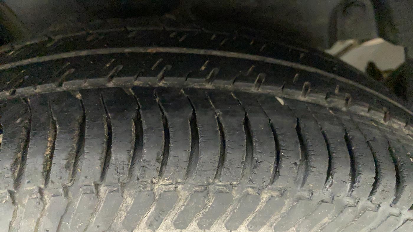 2014 Maruti Swift Dzire VXI, Petrol, Manual, 37,887 km, Right Rear Tyre Tread