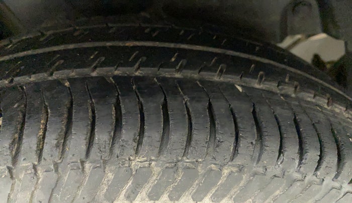 2014 Maruti Swift Dzire VXI, Petrol, Manual, 37,887 km, Right Rear Tyre Tread