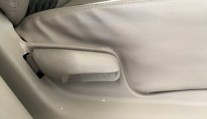 2018 Maruti Ertiga VXI AT, Petrol, Automatic, 58,080 km, Driver Side Adjustment Panel