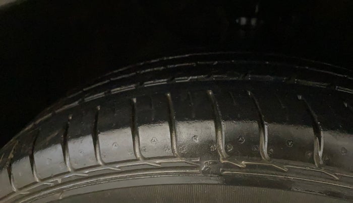 2016 Hyundai Creta  SX 1.6 Petrol , Petrol, Manual, 72,660 km, Right Front Tyre Tread