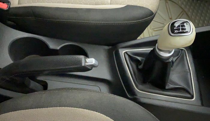 2014 Hyundai Elite i20 ASTA 1.2, CNG, Manual, 1,07,819 km, Gear Lever