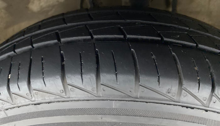 2022 Maruti Alto VXI, Petrol, Manual, 10,165 km, Left Front Tyre Tread