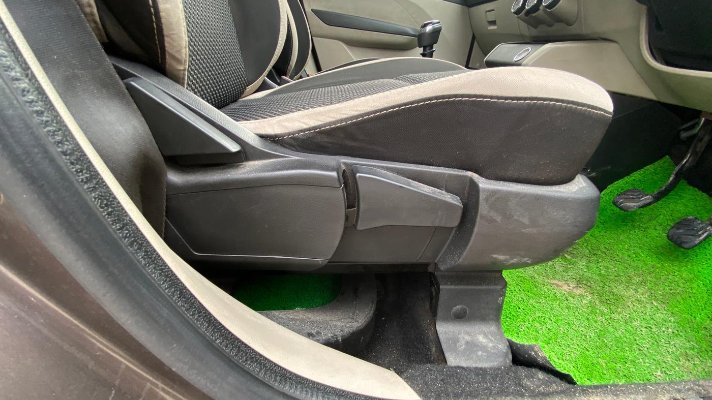 2022 Renault TRIBER RXZ, Petrol, Manual, 43,991 km, Driver Side Adjustment Panel