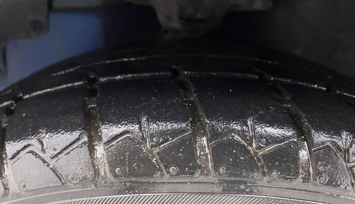 2013 Hyundai Eon MAGNA +, Petrol, Manual, 91,731 km, Left Front Tyre Tread