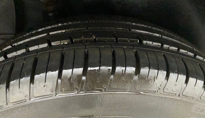 2017 Hyundai Creta SX PLUS AT 1.6 PETROL, Petrol, Automatic, 71,174 km, Right Rear Tyre Tread