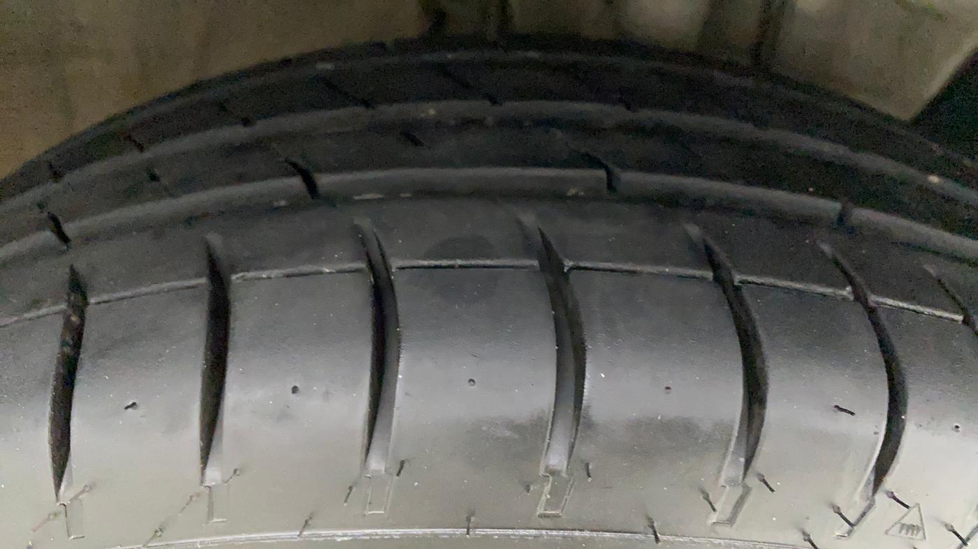 2018 Hyundai Elite i20 MAGNA EXECUTIVE CVT, Petrol, Automatic, 65,118 km, Right Front Tyre Tread
