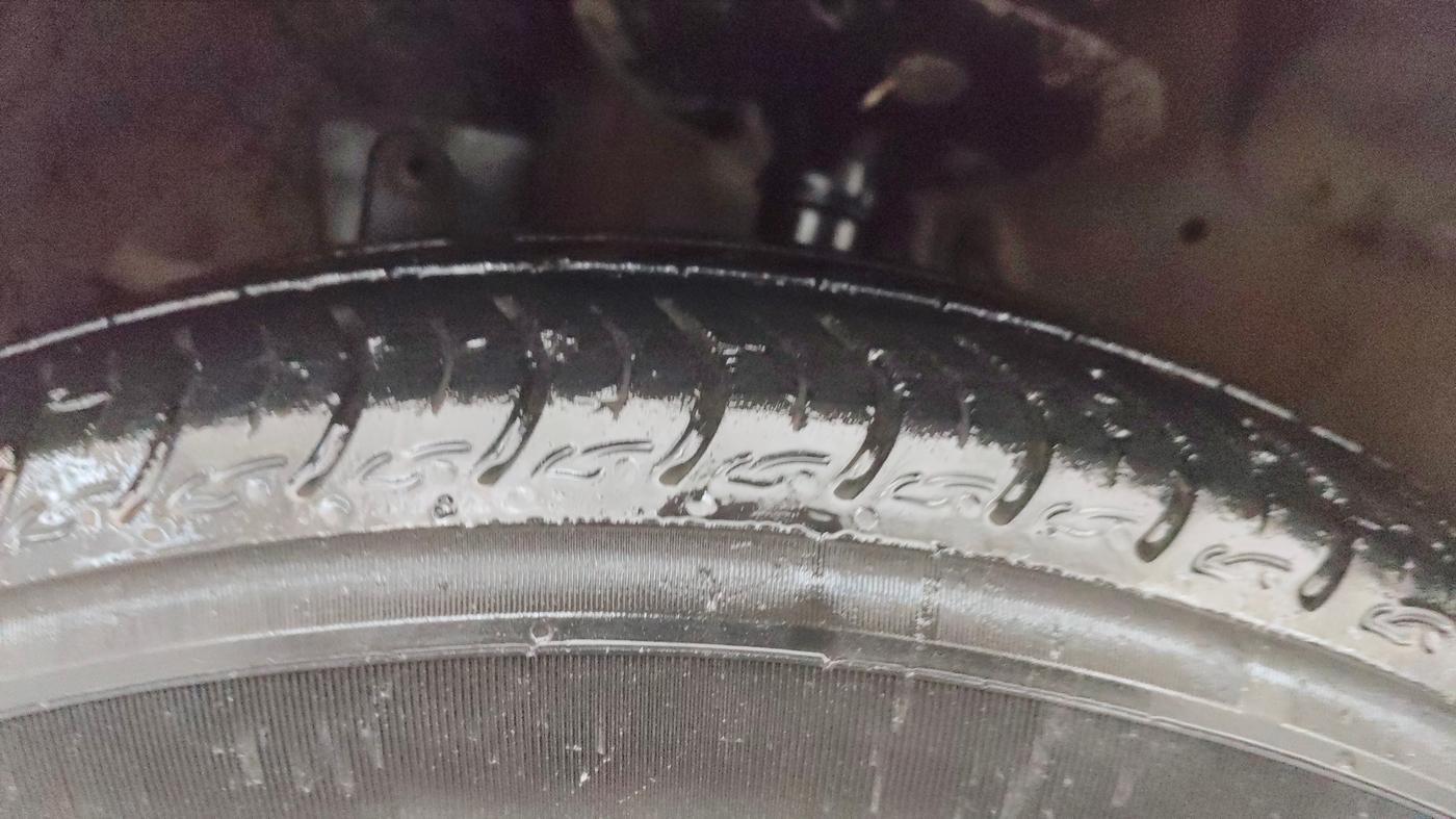 2015 Honda City 1.5L I-VTEC VX, CNG, Manual, 1,00,670 km, Left Front Tyre Tread