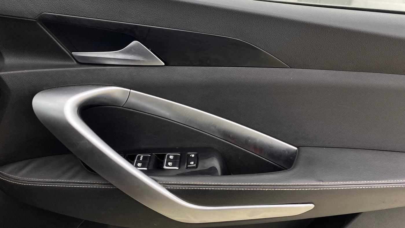 2019 MG HECTOR SHARP 1.5 DCT PETROL, Petrol, Automatic, 64,137 km, Driver Side Door Panels Control