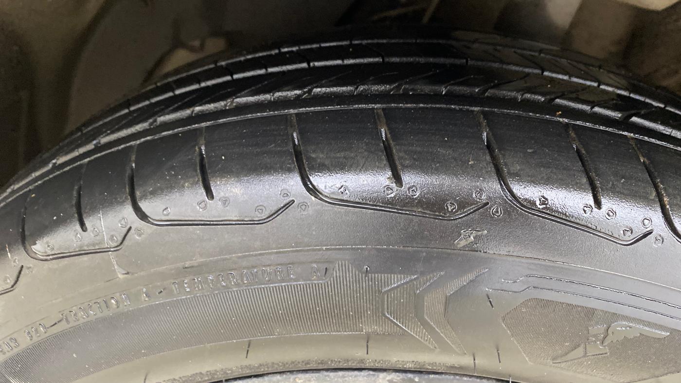 2019 MG HECTOR SHARP 1.5 DCT PETROL, Petrol, Automatic, 64,137 km, Left Front Tyre Tread