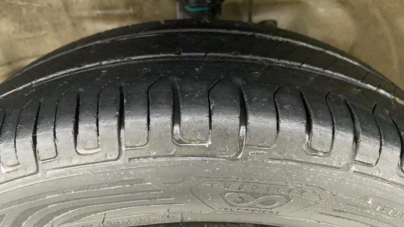 2017 Maruti Wagon R 1.0 VXI, Petrol, Manual, 75,779 km, Left Front Tyre Tread