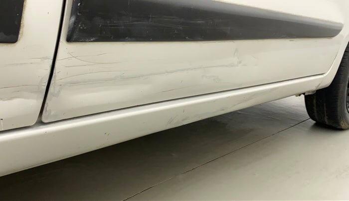 2017 Maruti Wagon R 1.0 VXI, Petrol, Manual, 75,779 km, Right running board - Slightly dented