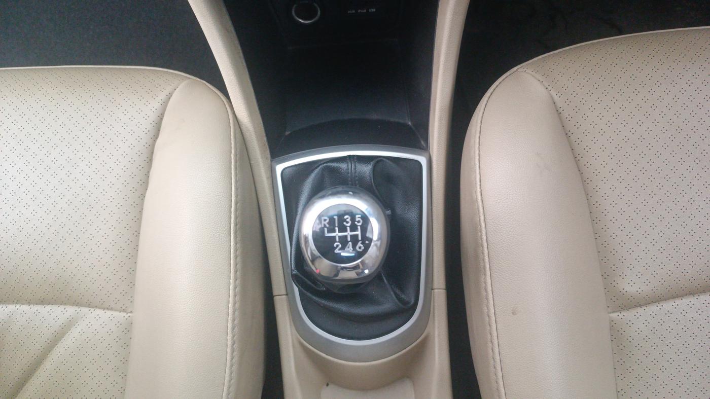 2014 Hyundai Verna FLUIDIC 1.6 VTVT SX, Petrol, Manual, 49,410 km, Gear Lever