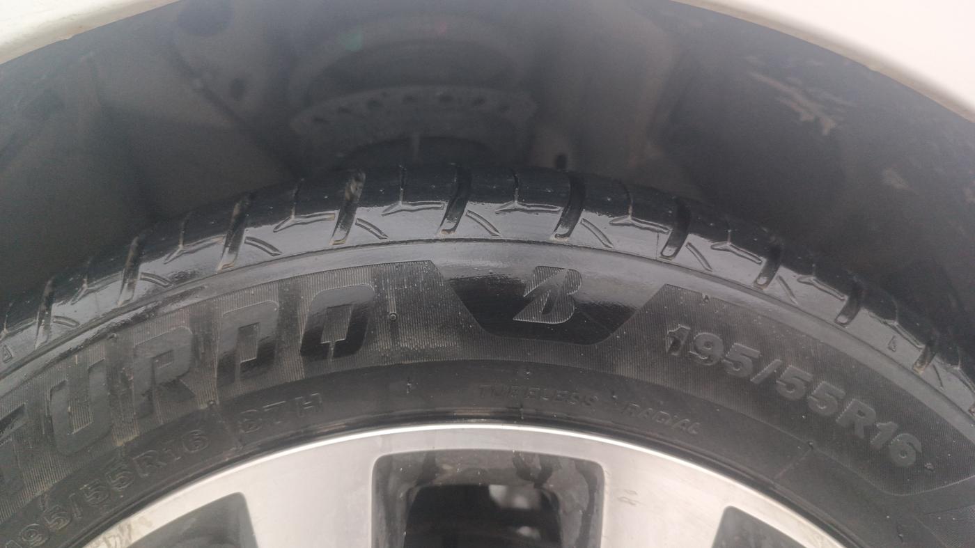 2014 Hyundai Verna FLUIDIC 1.6 VTVT SX, Petrol, Manual, 49,410 km, Right Front Tyre Tread