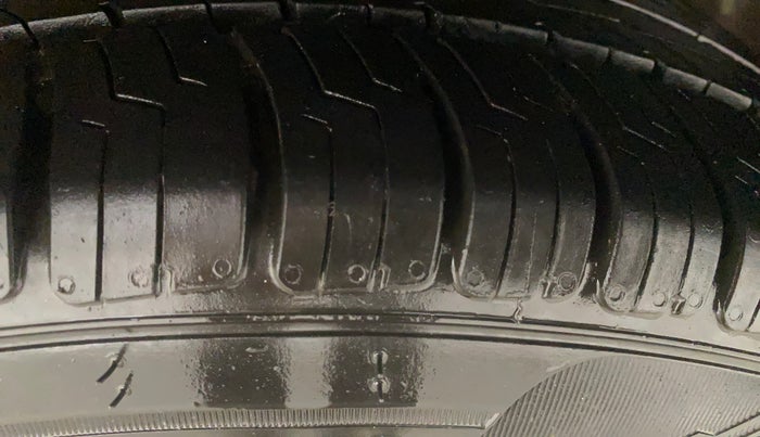 2012 Ford Figo TITANIUM 1.4 DIESEL, Diesel, Manual, 1,20,381 km, Left Rear Tyre Tread