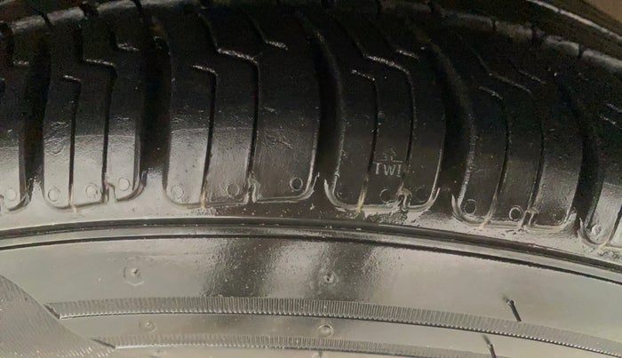 2012 Ford Figo TITANIUM 1.4 DIESEL, Diesel, Manual, 1,20,381 km, Right Front Tyre Tread