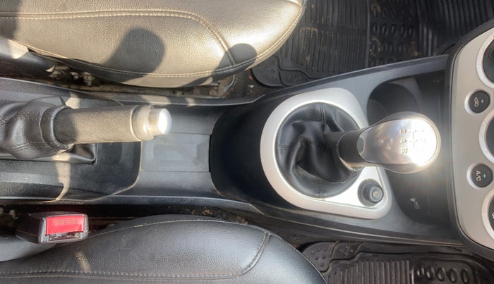 2012 Ford Figo TITANIUM 1.4 DIESEL, Diesel, Manual, 1,20,381 km, Gear Lever