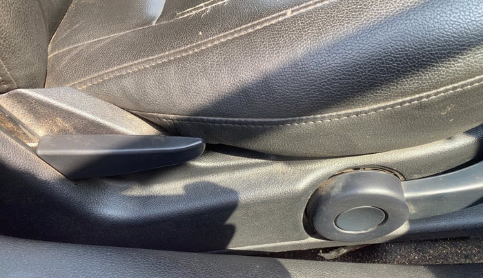 2012 Ford Figo TITANIUM 1.4 DIESEL, Diesel, Manual, 1,20,381 km, Driver Side Adjustment Panel