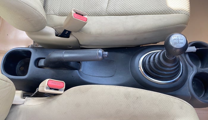 2015 Honda Brio S MT, CNG, Manual, 1,32,809 km, Gear Lever