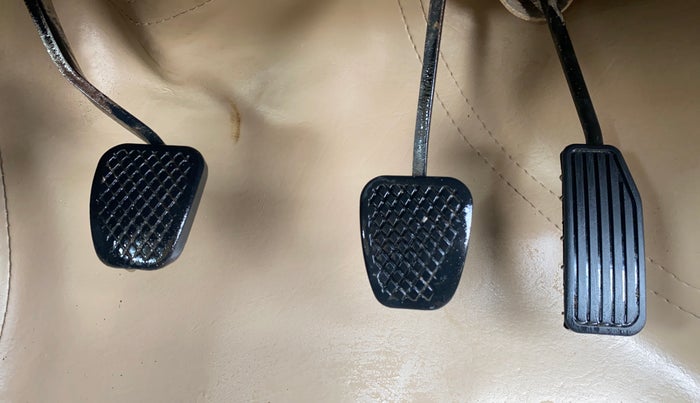 2015 Honda Brio S MT, CNG, Manual, 1,32,809 km, Pedals