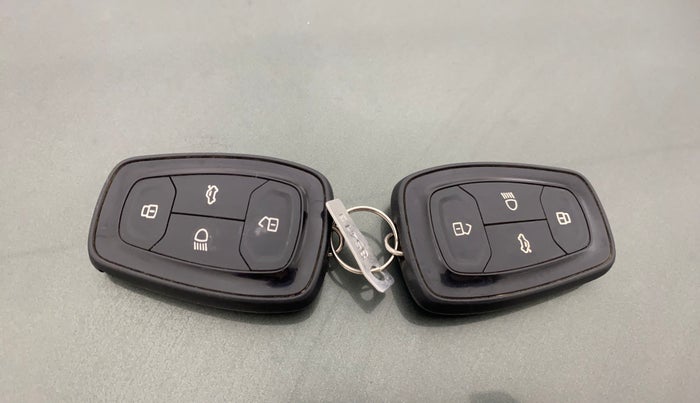 2021 Tata TIAGO NRG XZ MT, Petrol, Manual, 1,12,255 km, Key Close Up