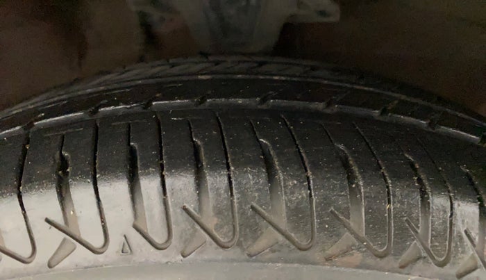2013 Hyundai i10 MAGNA 1.2, Petrol, Manual, 43,965 km, Right Front Tyre Tread