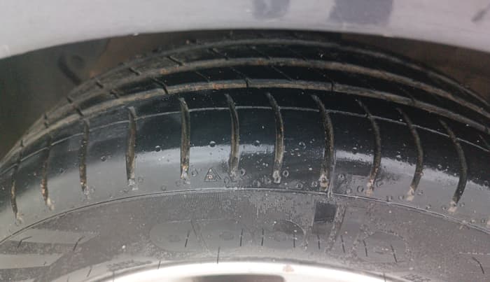 2014 Hyundai Grand i10 ASTA AT 1.2 KAPPA VTVT, Petrol, Automatic, 1,00,172 km, Left Front Tyre Tread